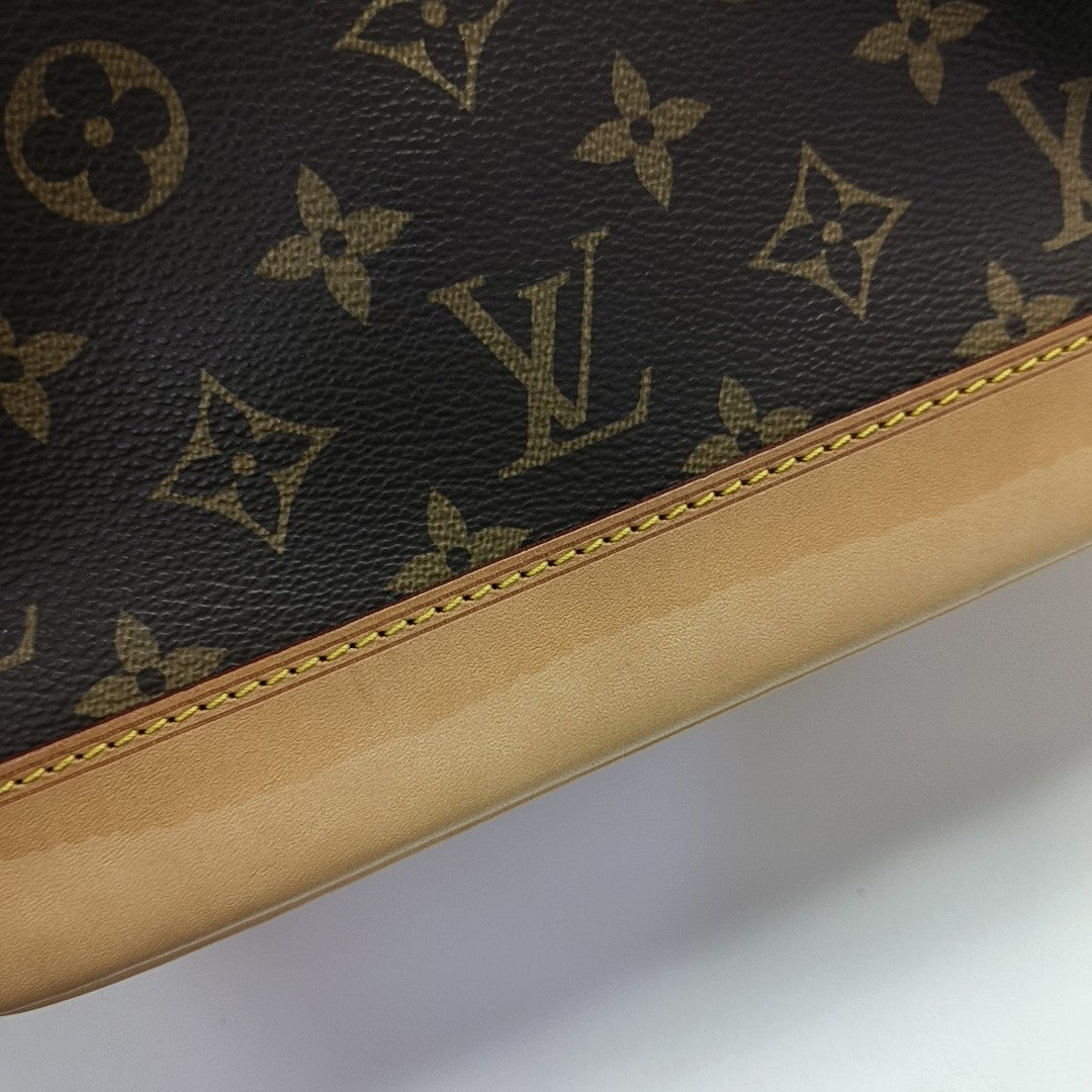 NOÉ MM Monogram Coated Canvas Brown