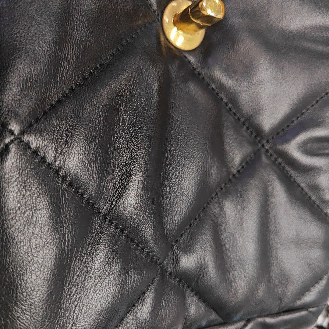 CHANEL 19 Medium Quilted Lambskin Black