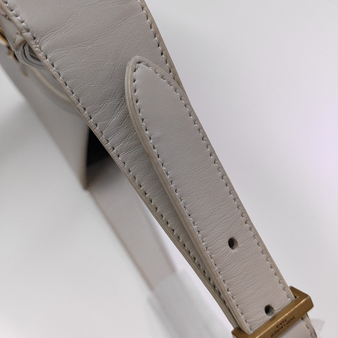LE 5 À 7 Small Calfskin White