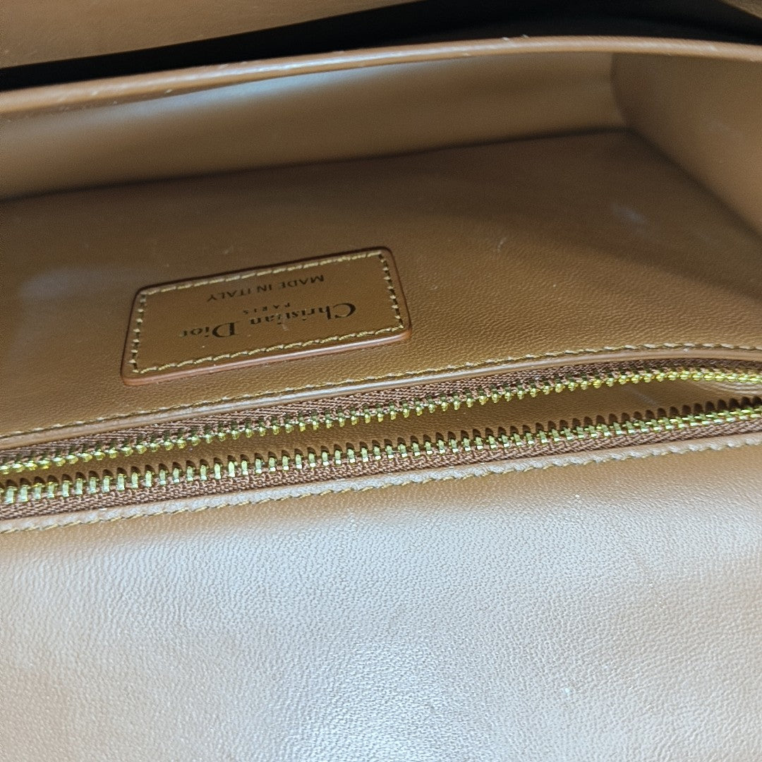 30 Montaigne Calfskin Brown