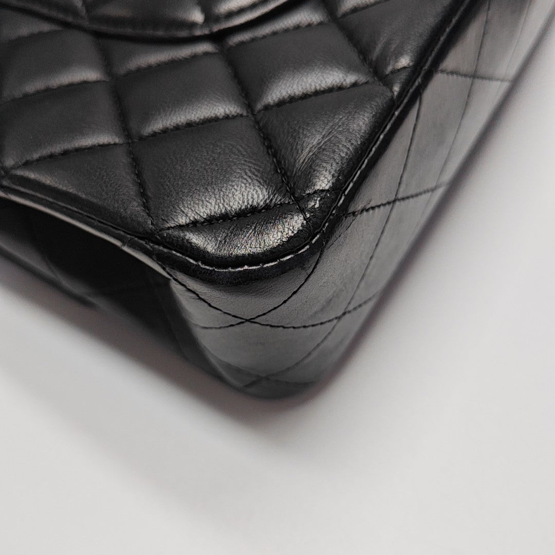 CLASSIC FLAP Medium Quilted Lambskin Black