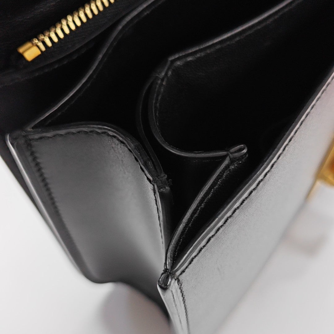 CLASSIC BOX Medium Calfskin Black
