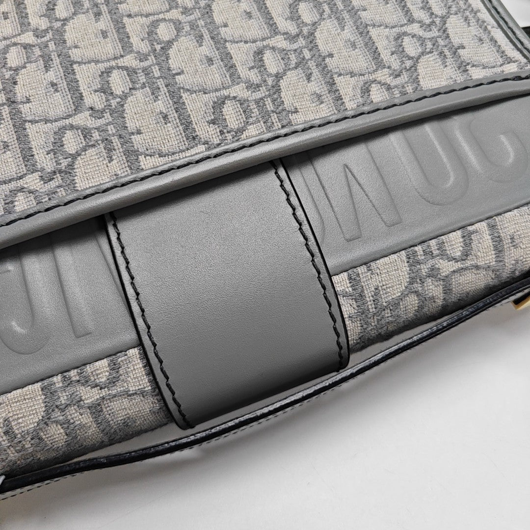 30 Montaigne Oblique Canvas Gray