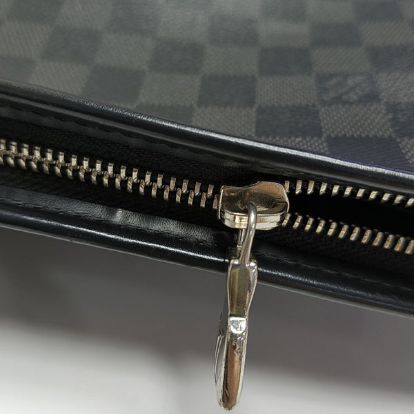 Pochette Voyag MM Damier Graphite Coated Canvas Gray