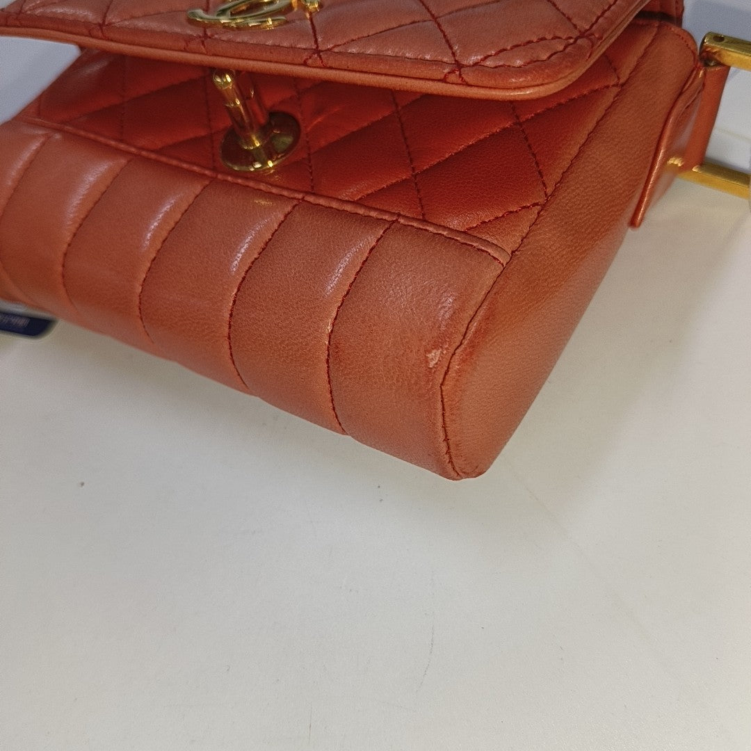 Solapa Clásica Acolchada Piel de Cordero Naranja