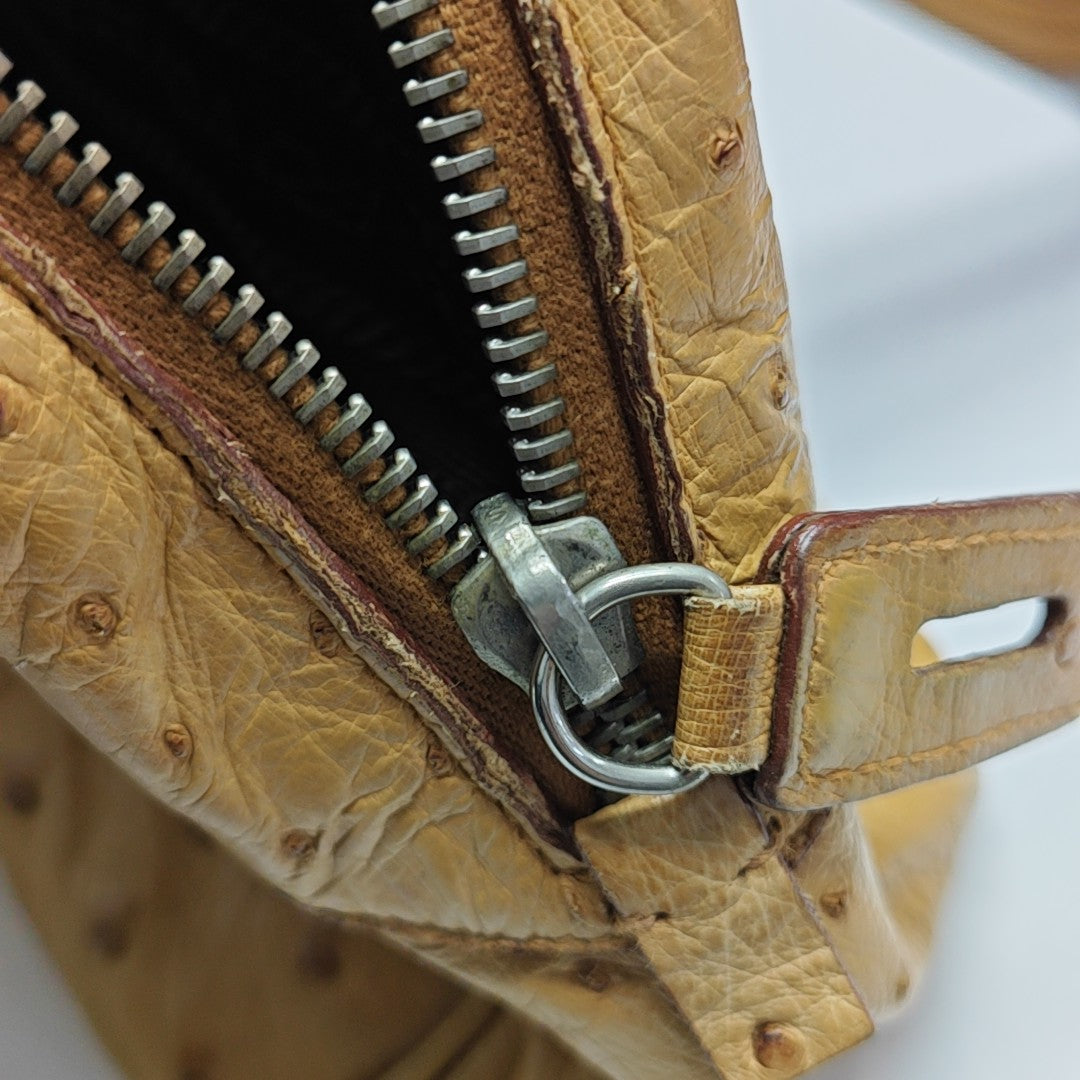 Bolso de mano de avestruz amarillo