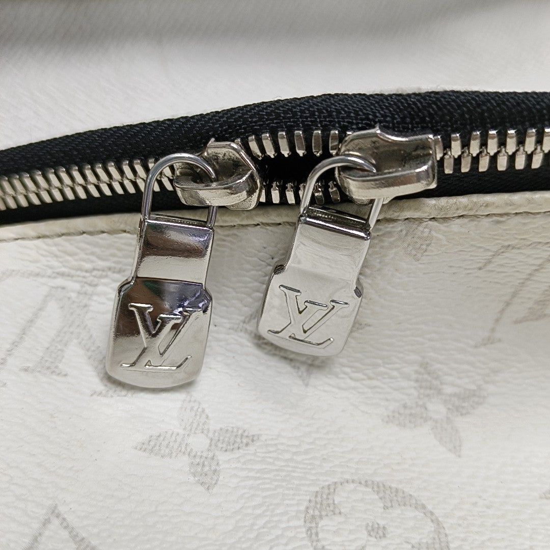 DISCOVERY PM Monogram Calfskin White