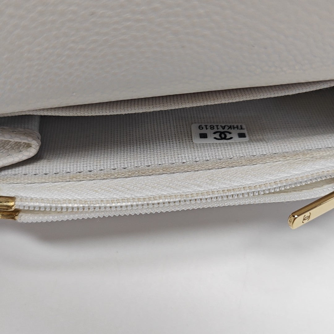CLASSIC FLAP Quilted Grained Calfskin White Card Holder