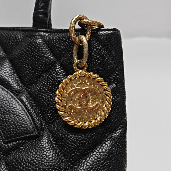 Authenticated pre-owned  MEDALLION Quilted Calfskin Black - Shoulder Bag at Looply