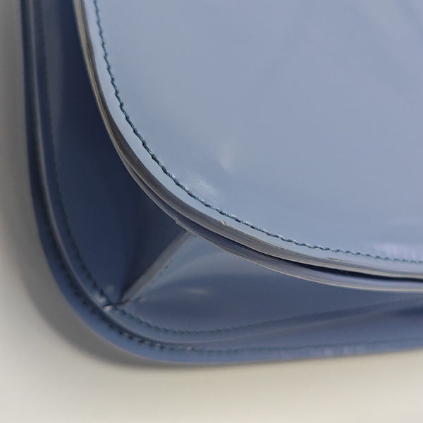 CLASSIC BOX Medium Calfskin Blue