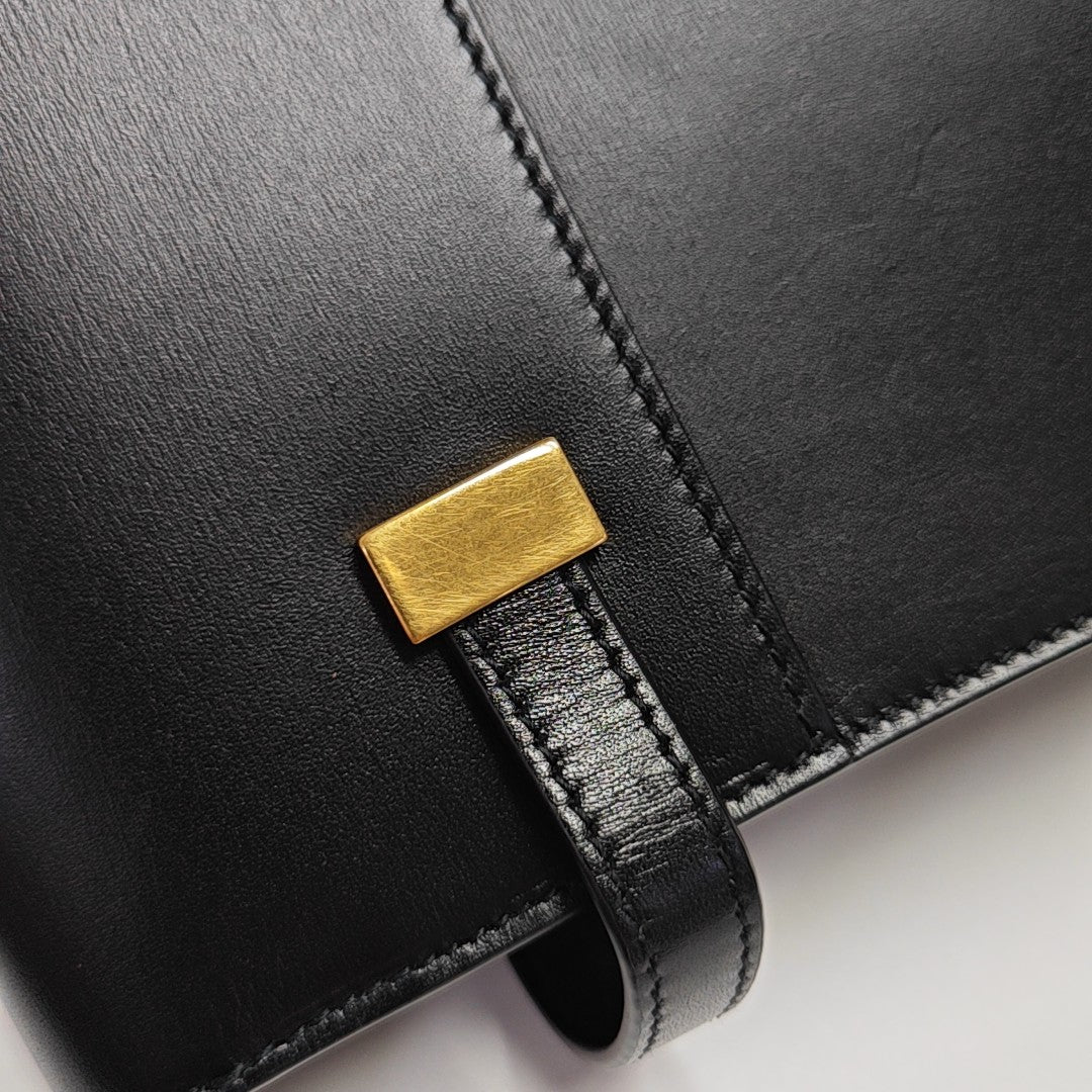 MANHATTAN Calfskin Black