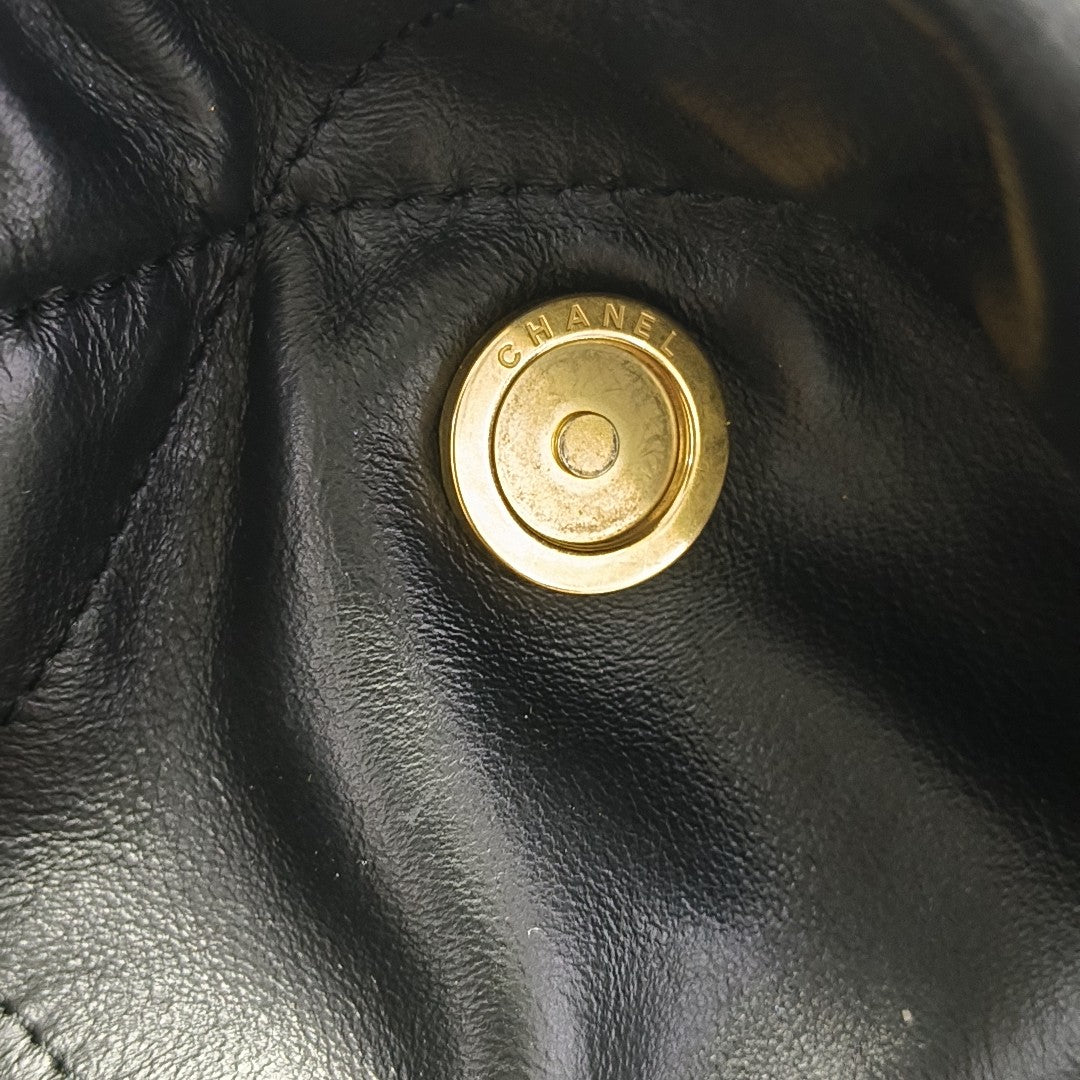 CHANEL 22 Small Quilted Calfskin Black