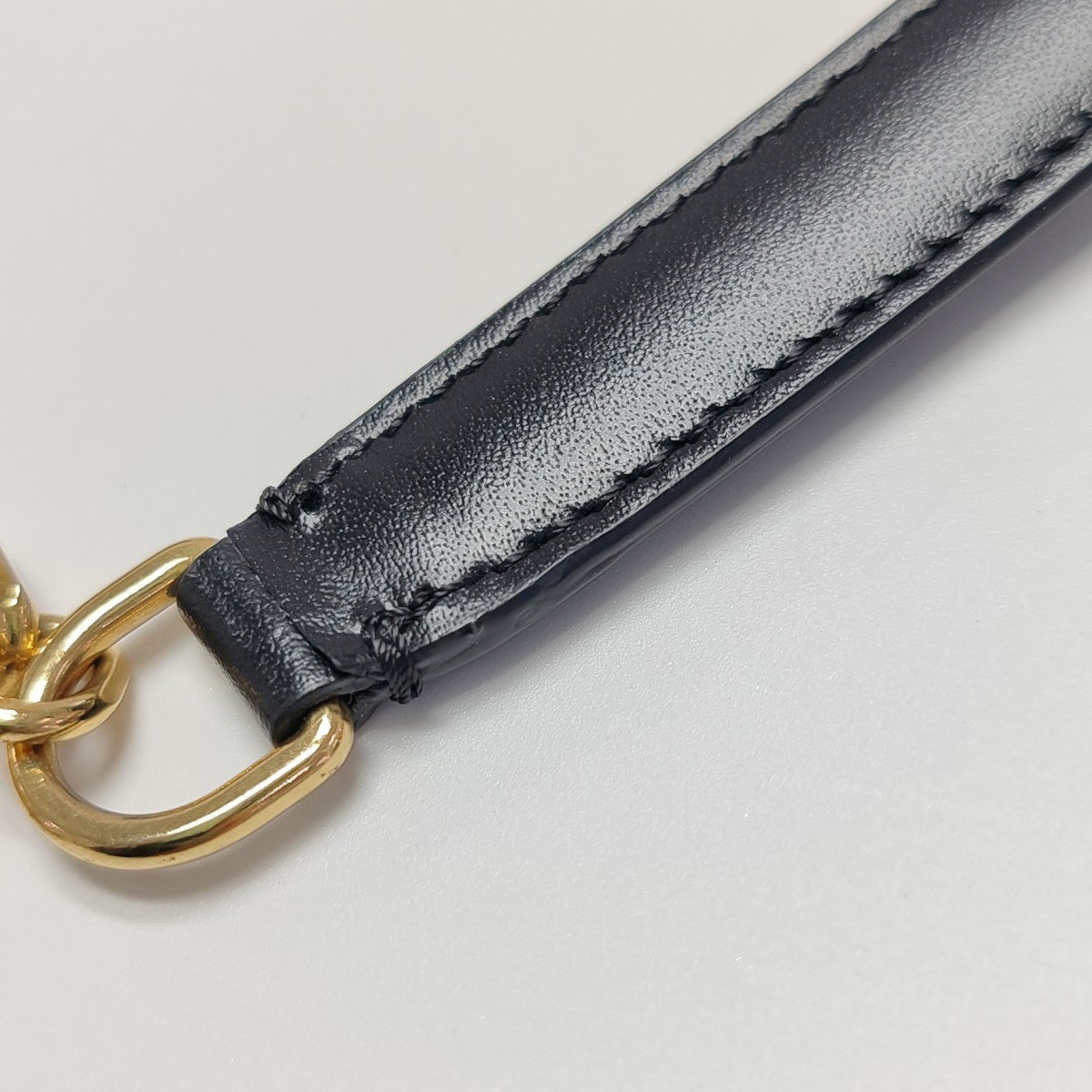 Authenticated pre-owned  TRIOMPHE Calfskin Black - Shoulder Bag at Looply