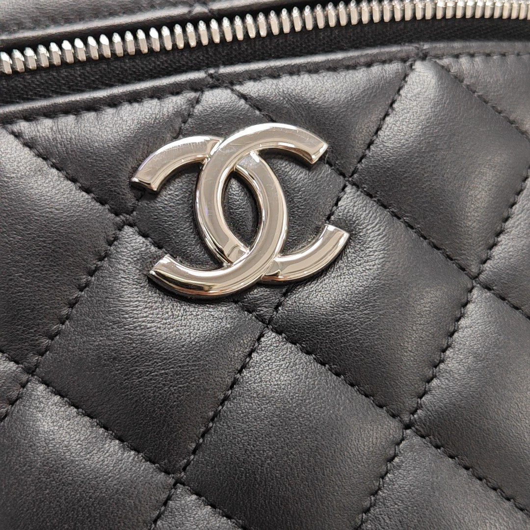 VANITY CASE Small Quilted Lambskin Black