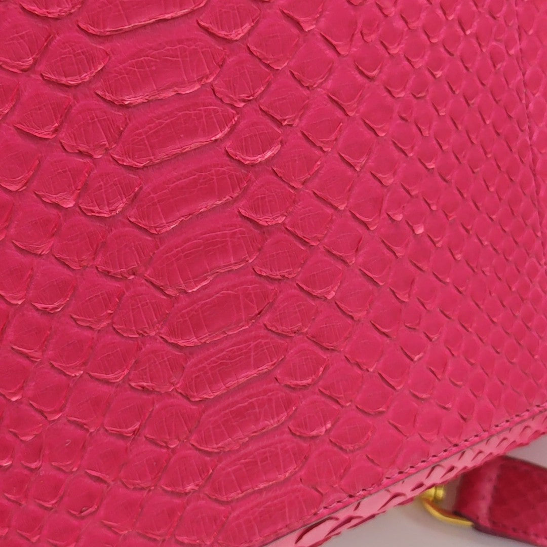 TRAPEZE Medium Python Pink