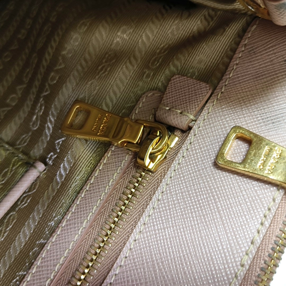 Authenticated pre-owned  Galleria Large Saffiano Calfskin Pink - Tote Bag at Looply