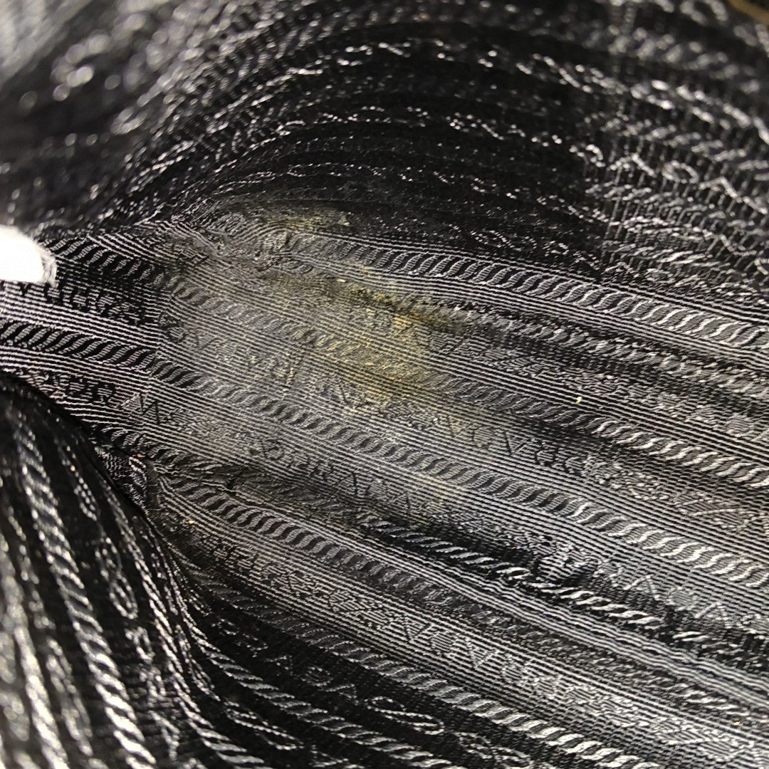 Re-Edition2005 Saffiano Calfskin Black