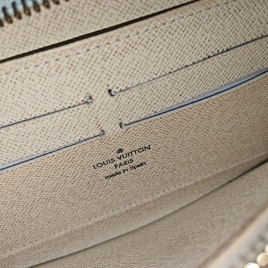 ZIPPY Damier Azur Coated Canvas White Wallet