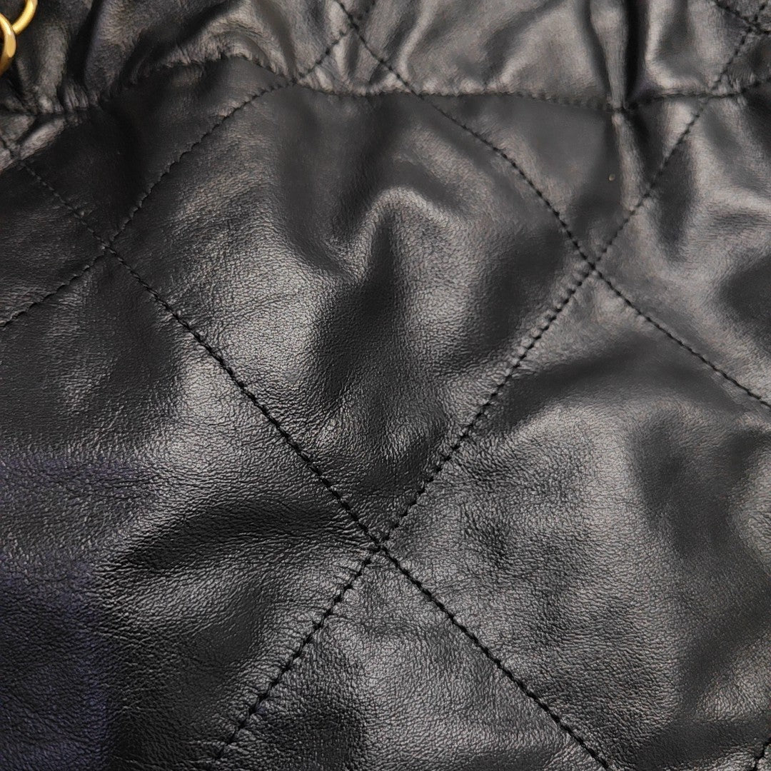 CHANEL 22 Small Quilted Calfskin Black
