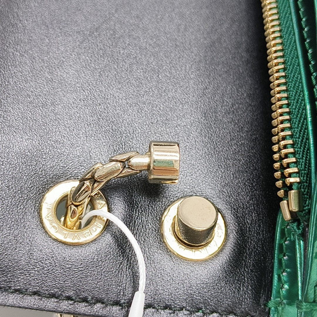 SERPENTI FOREVER Medium Patent Leather Green