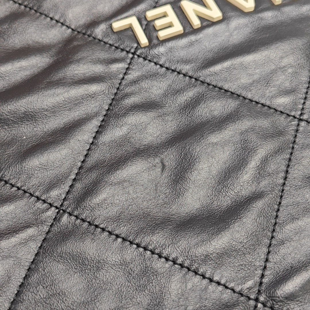 CHANEL 22 Medium Quilted Calfskin Black