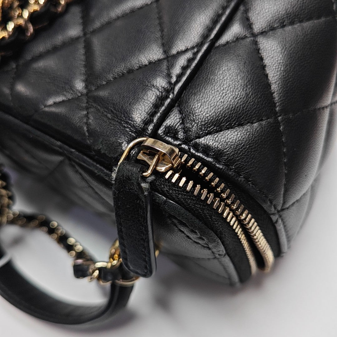 VANITY CASE Small Quilted Lambskin Black