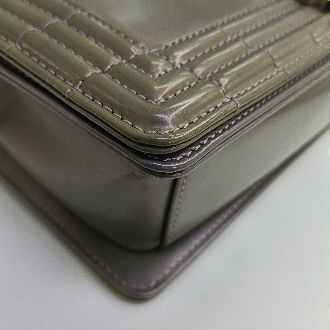 BOY CHANEL Medium Patent Calfskin Purple