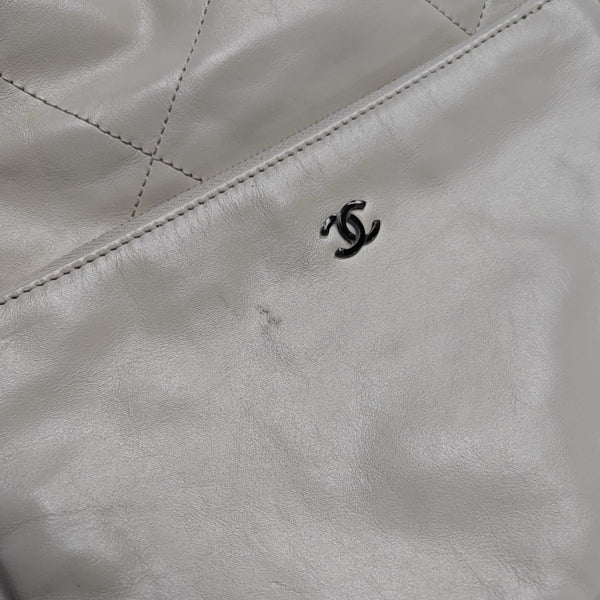 CHANEL 22 Small Quilted Calfskin White