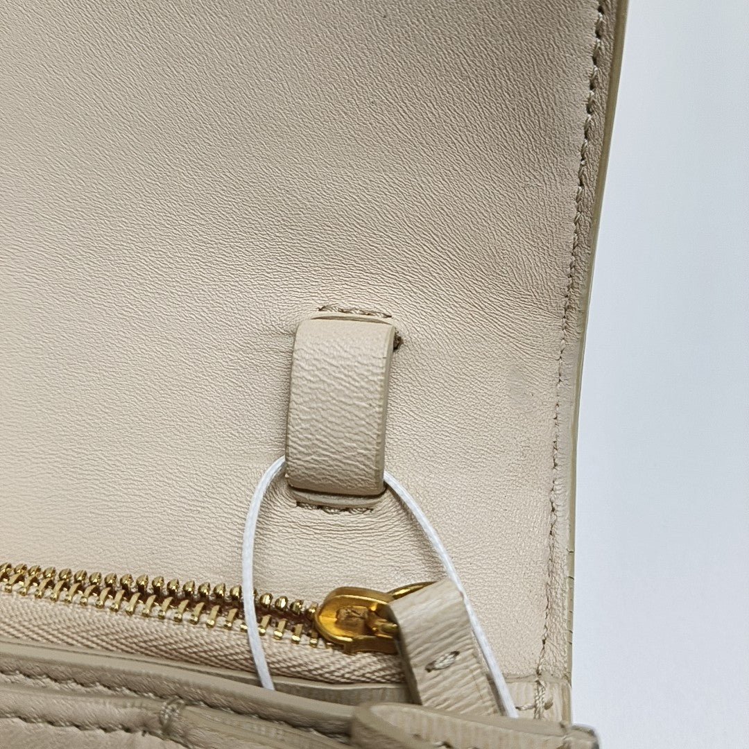 CLASSIC BOX Medium Calfskin Beige