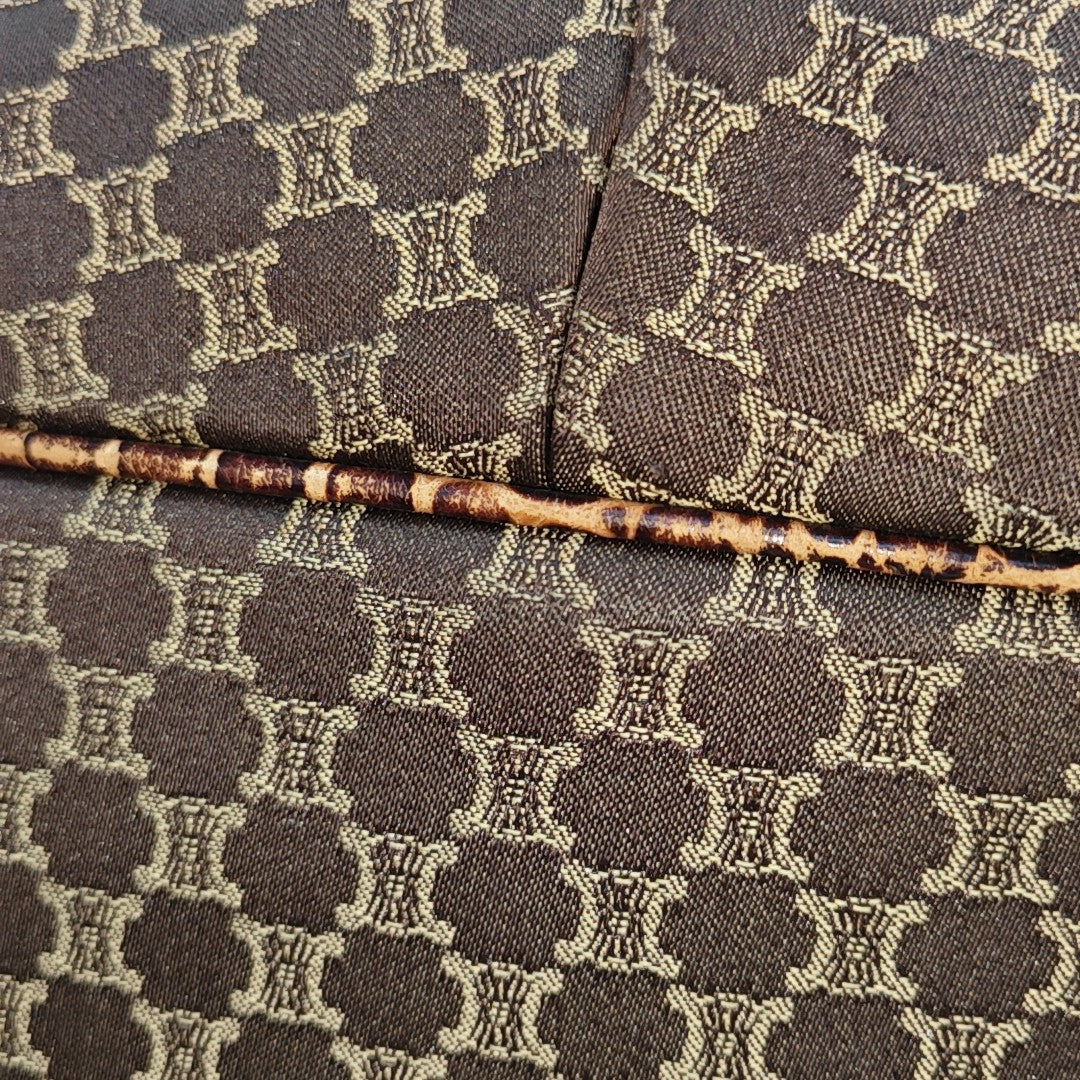 Canvas Brown