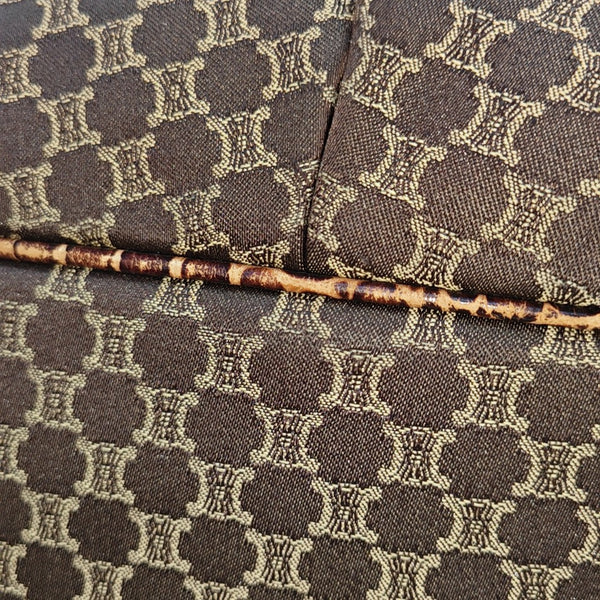 Canvas Brown