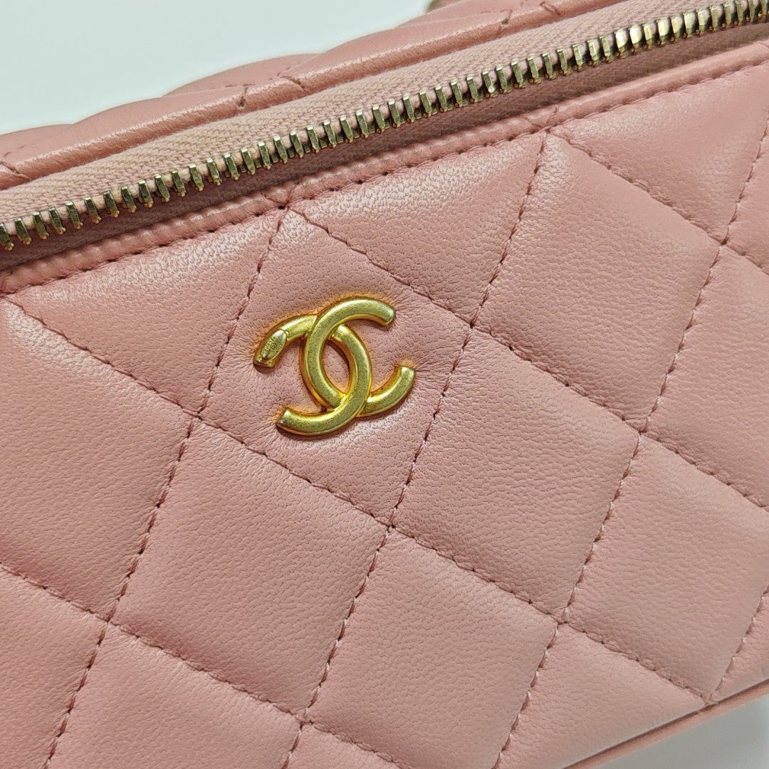 VANITY CASE Small Quilted Lambskin Pink