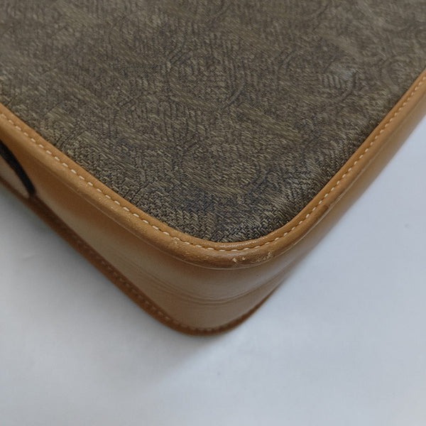 Canvas Brown