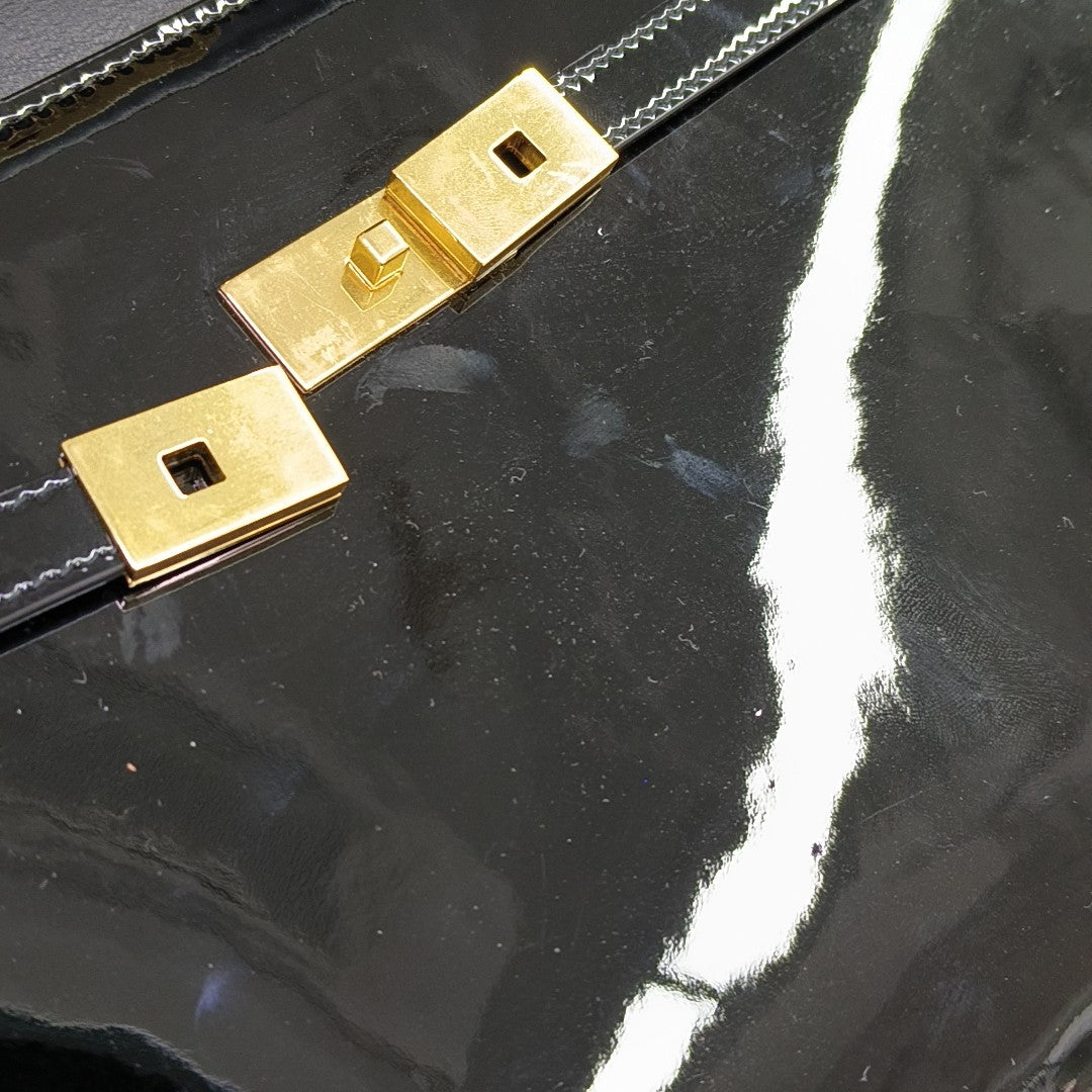 MANHATTAN Medium Patent Leather Black