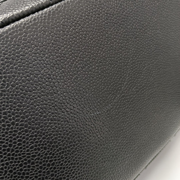 Chanel GST Large en Piel de Becerro Granulada Acolchada Negra