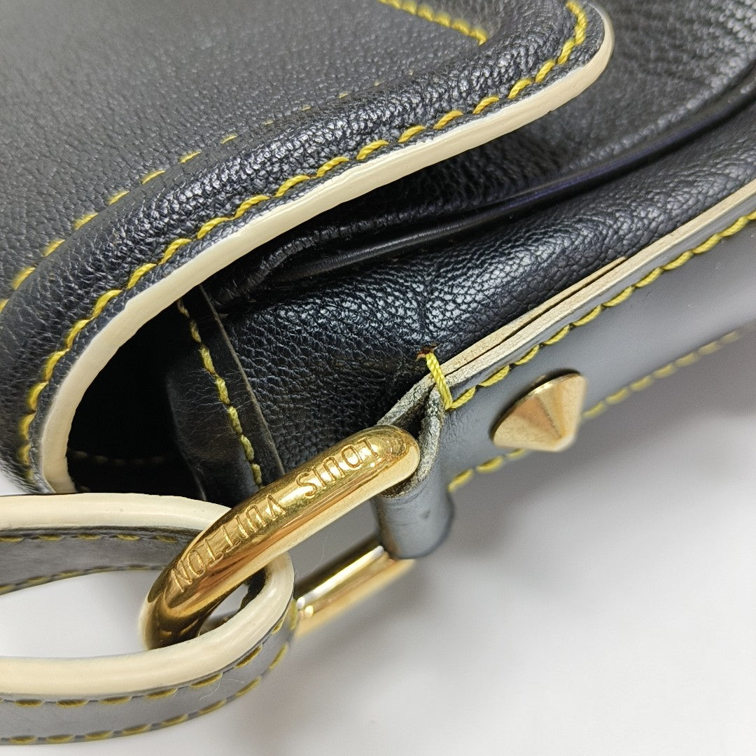L'ESSENTIEL Calfskin Black