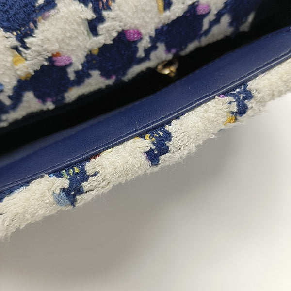 CHANEL 19 Large Quilted Fabric White