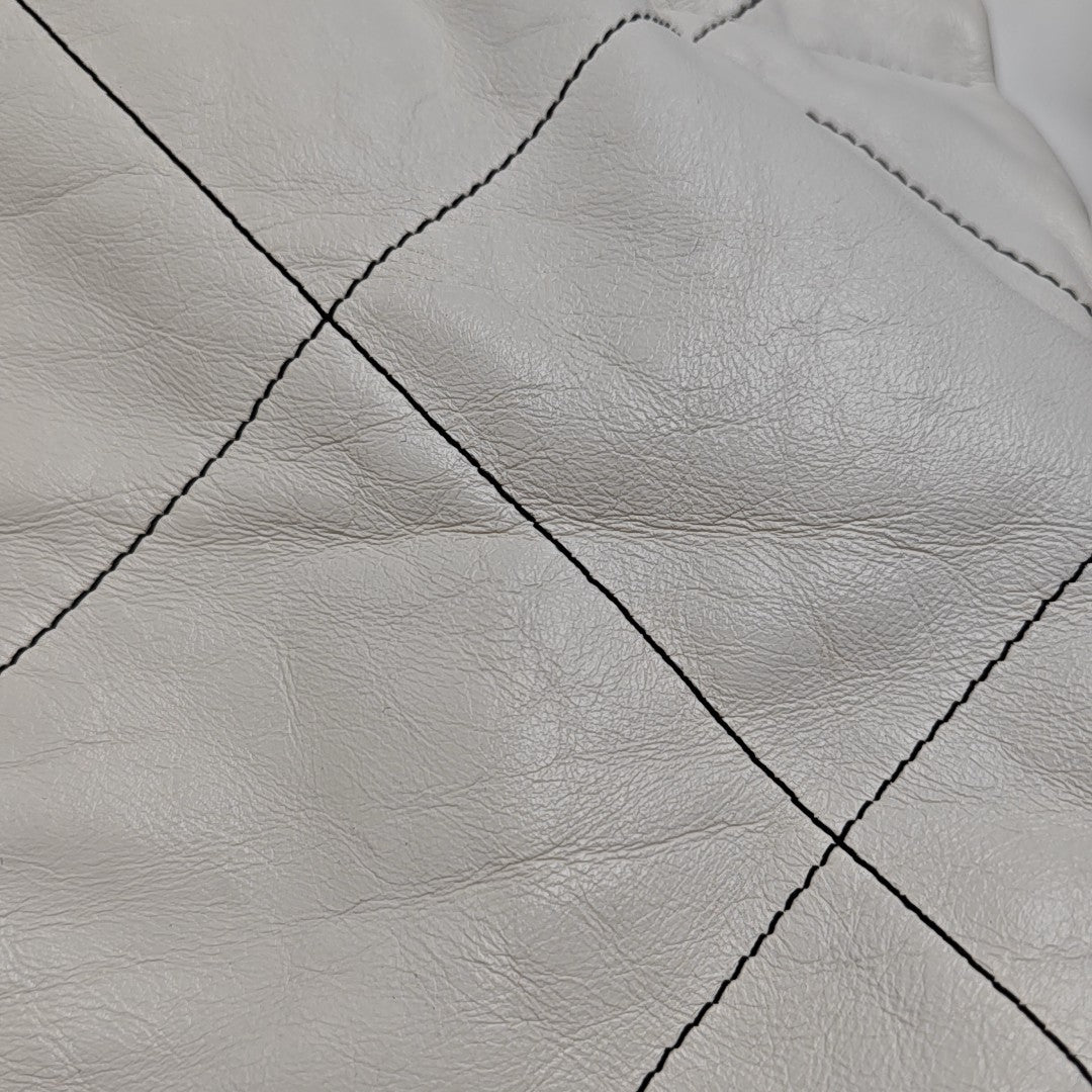 CHANEL 22 Medium Quilted Calfskin White