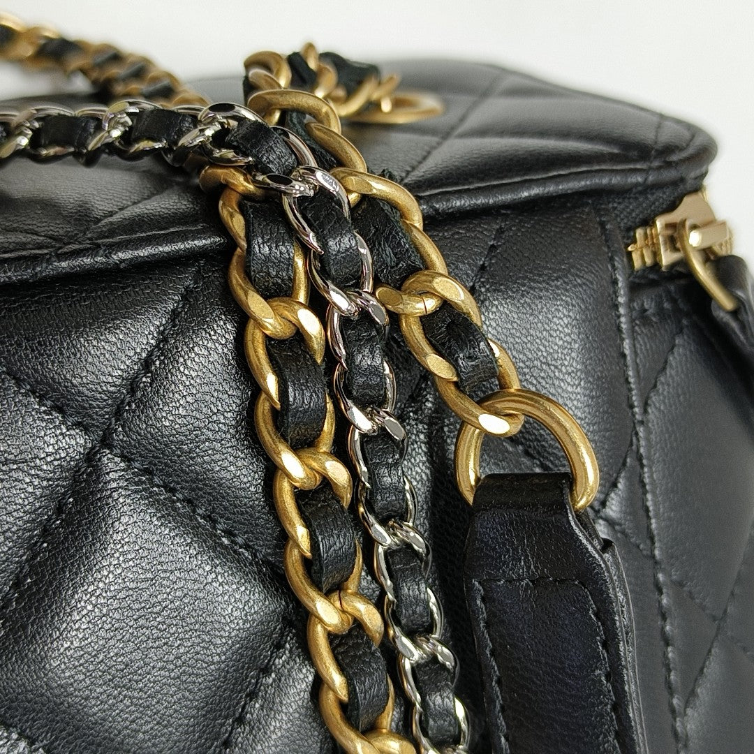 Quilted Lambskin Shoulder Bag Black