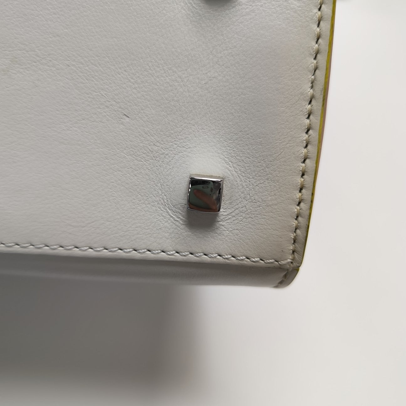 Tempête Medium Calfskin White