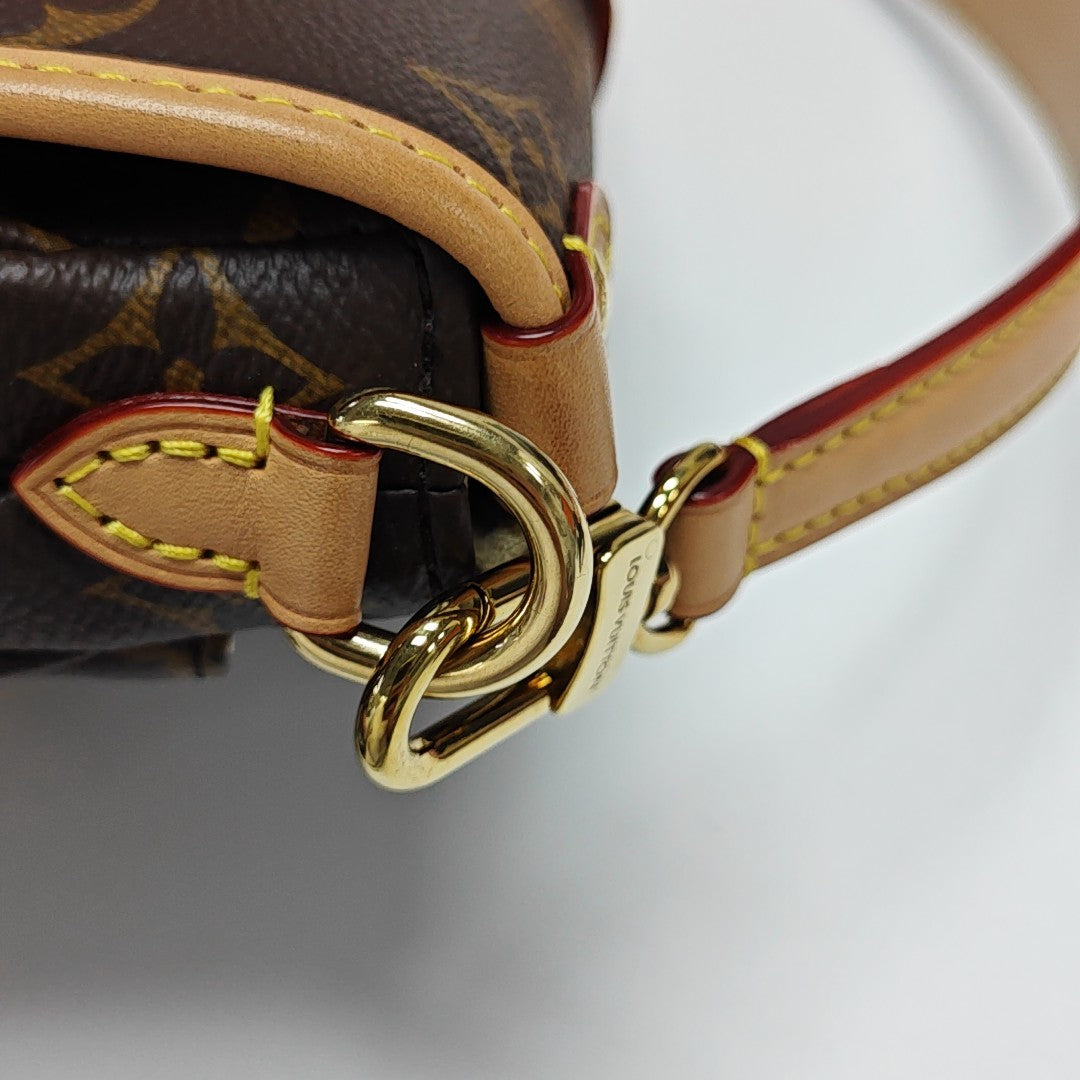 SAUMUR BB Monogram Coated Canvas Brown