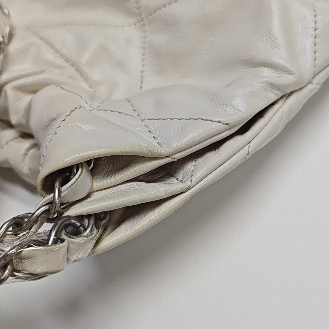 CHANEL 22 Medium Quilted Calfskin White