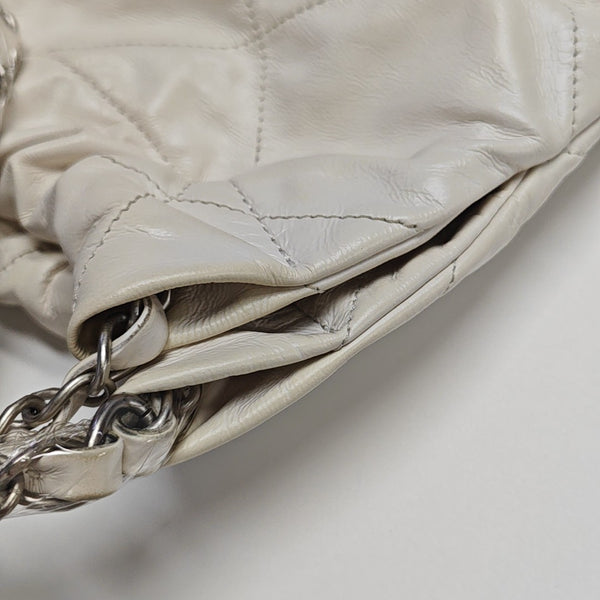 CHANEL 22 Medium Quilted Calfskin White