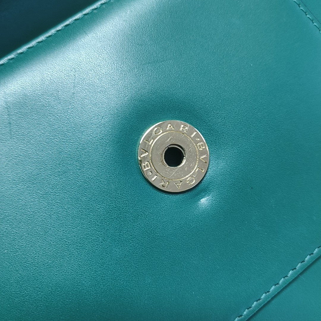 SERPENTI FOREVER Medium Calfskin Green