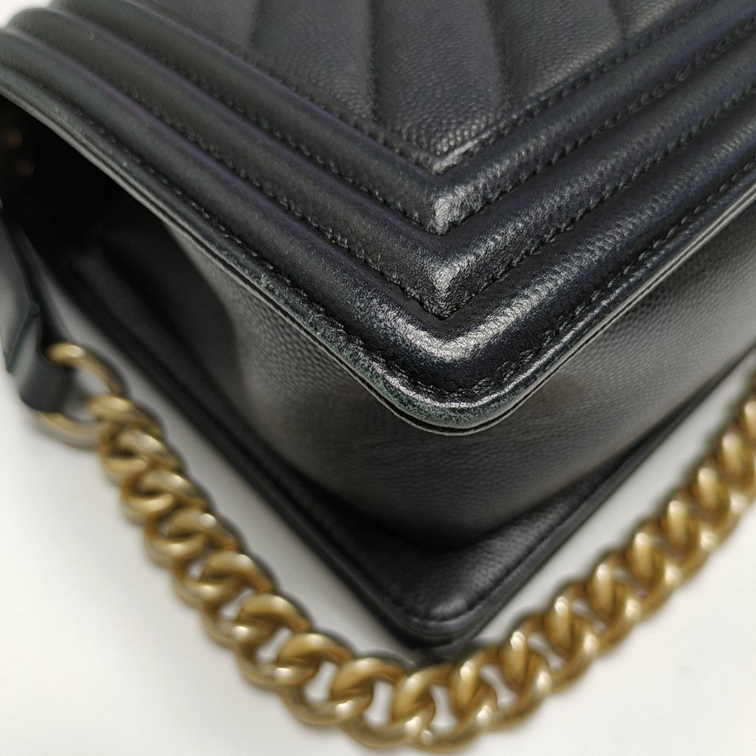 BOY CHANEL Medium Chevron Grained Calfskin Black