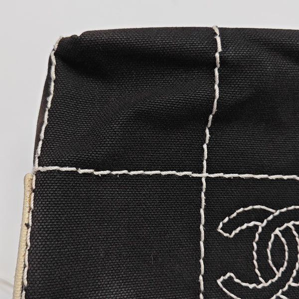 SQUARE STITCH Quilted Canvas Black