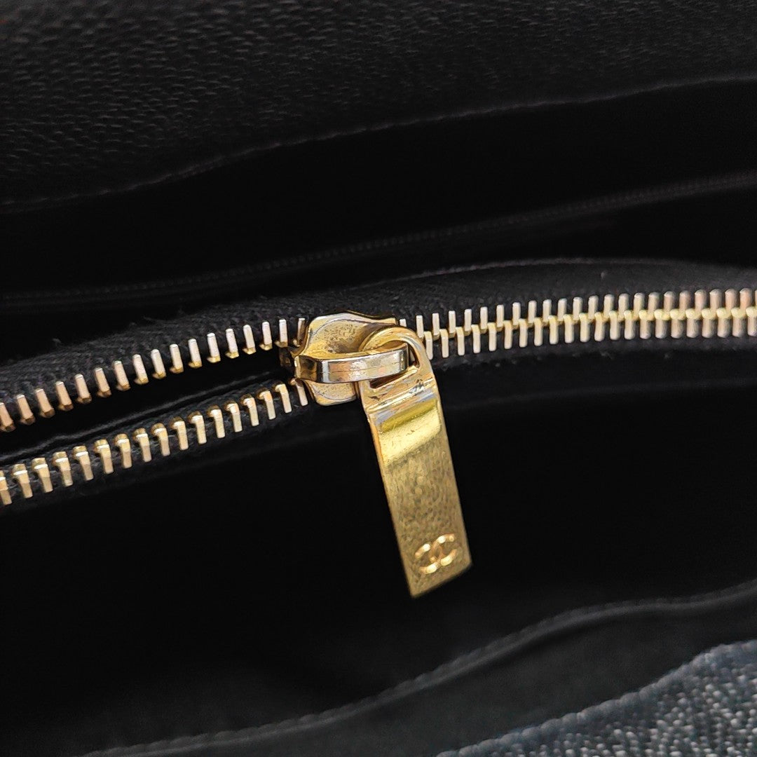 CHANEL GST Large Quilted Grained Calfskin Black