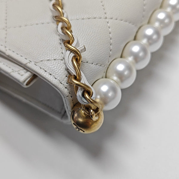 CLASSIC VERTICAL PEARL Small Quilted Lambskin White