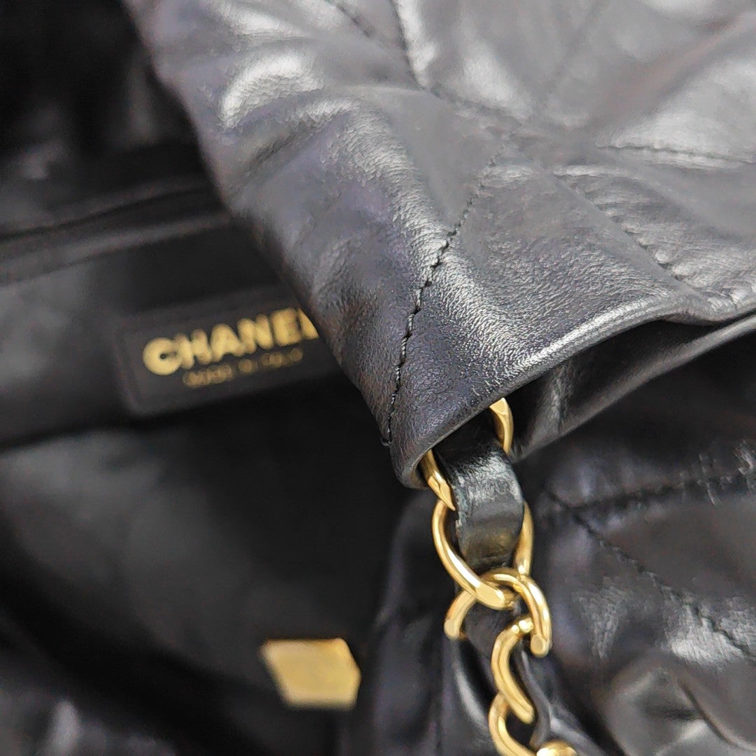 CHANEL 22 Small Quilted Calfskin Black