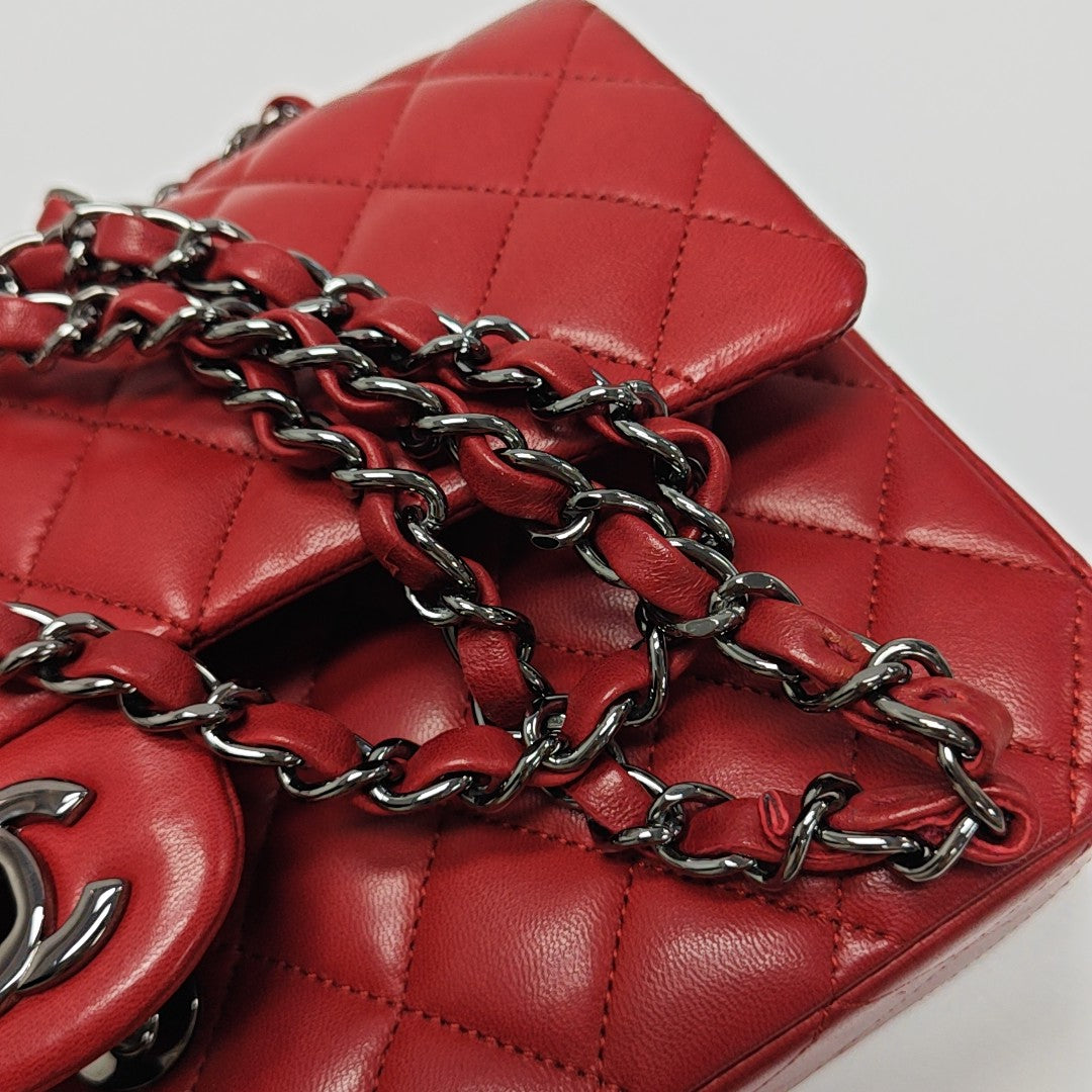 CLASSIC FLAP Medium Quilted Lambskin Red